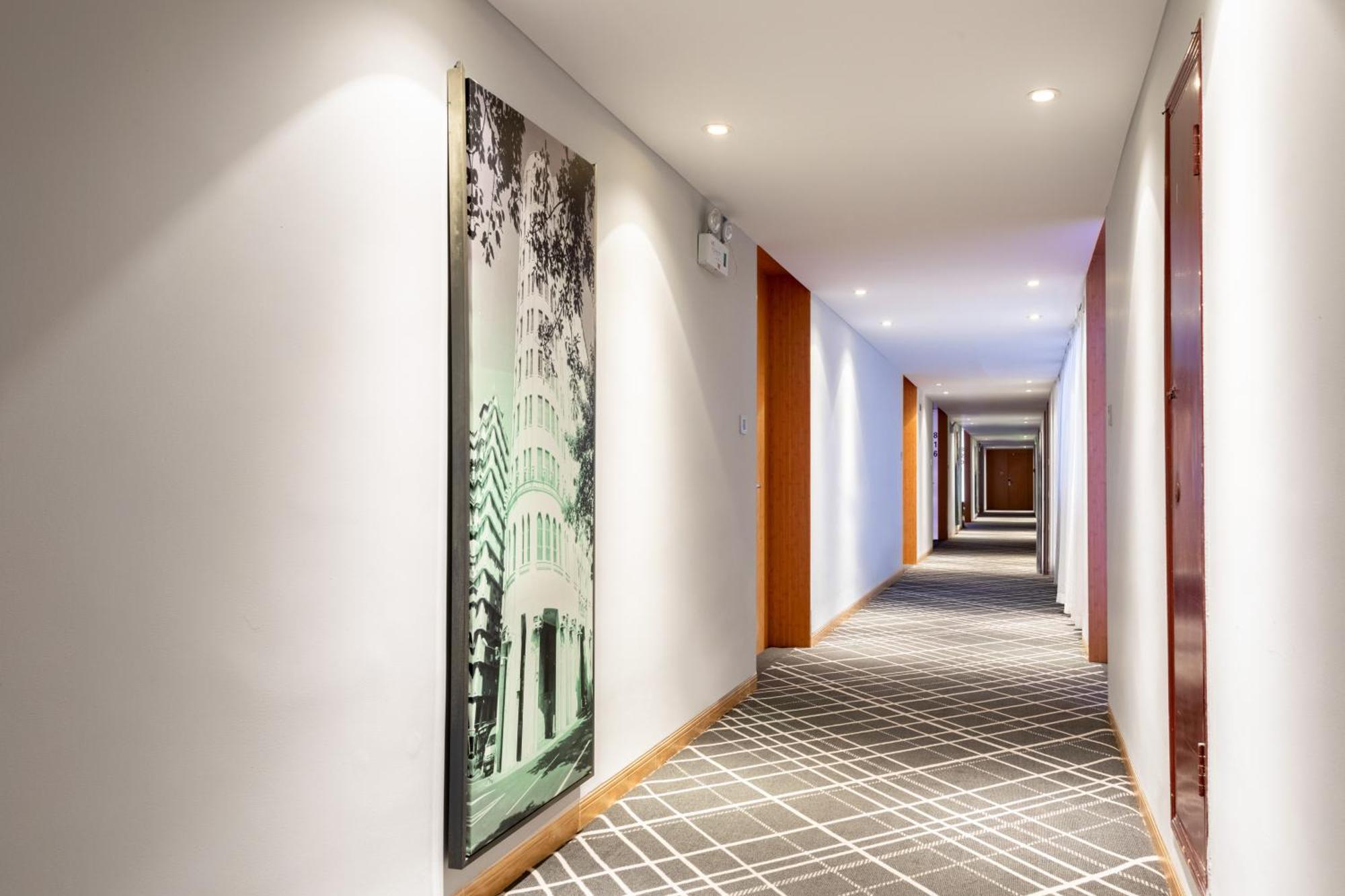 Xana Lite Hotel - Guangzhou Fangcun Huadiwan Metro Station Ngoại thất bức ảnh