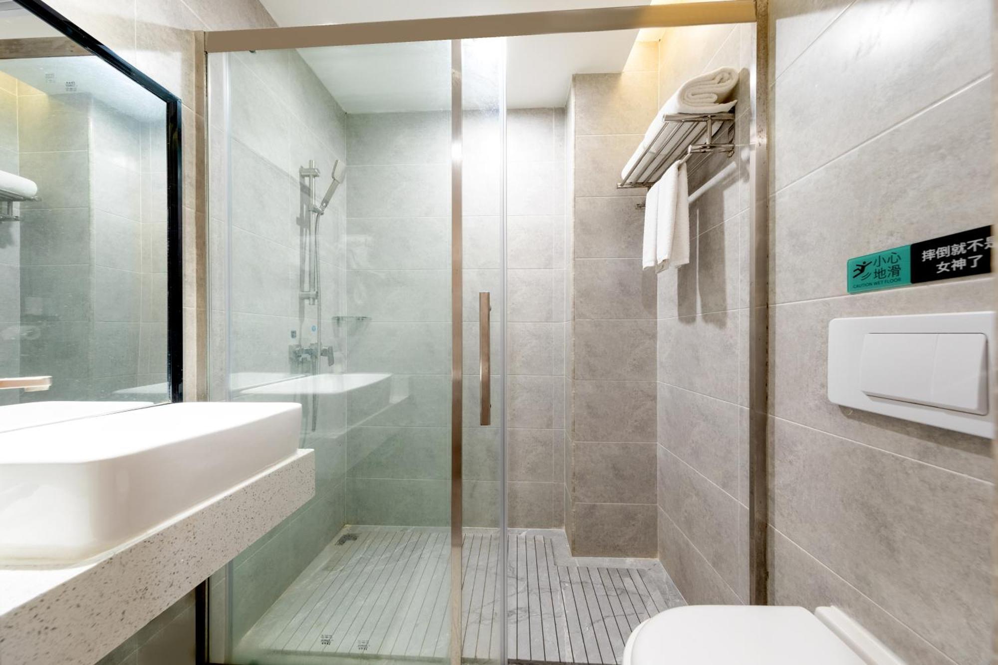 Xana Lite Hotel - Guangzhou Fangcun Huadiwan Metro Station Ngoại thất bức ảnh