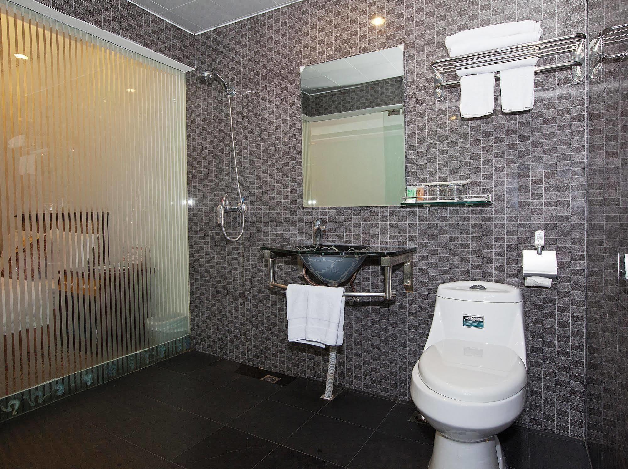 Xana Lite Hotel - Guangzhou Fangcun Huadiwan Metro Station Ngoại thất bức ảnh